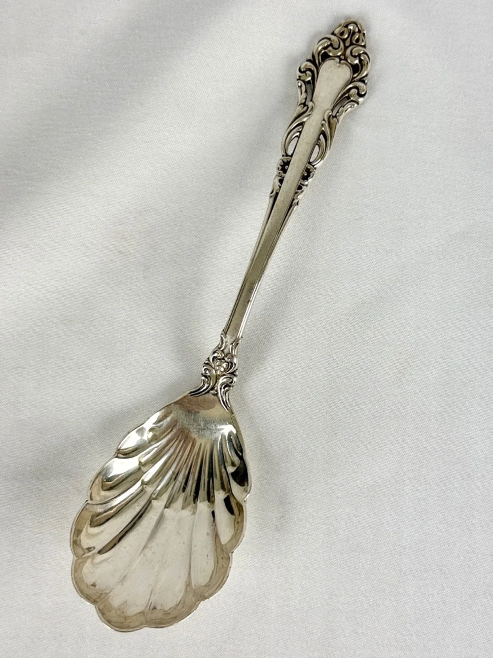 Reed and Barton Sterling Grande Renaissance Sugar Spoon Scalloped Shell 6 1/8 in